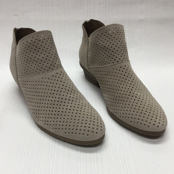 Kenneth Cole Exciting New Booties - Picture 3 of 10